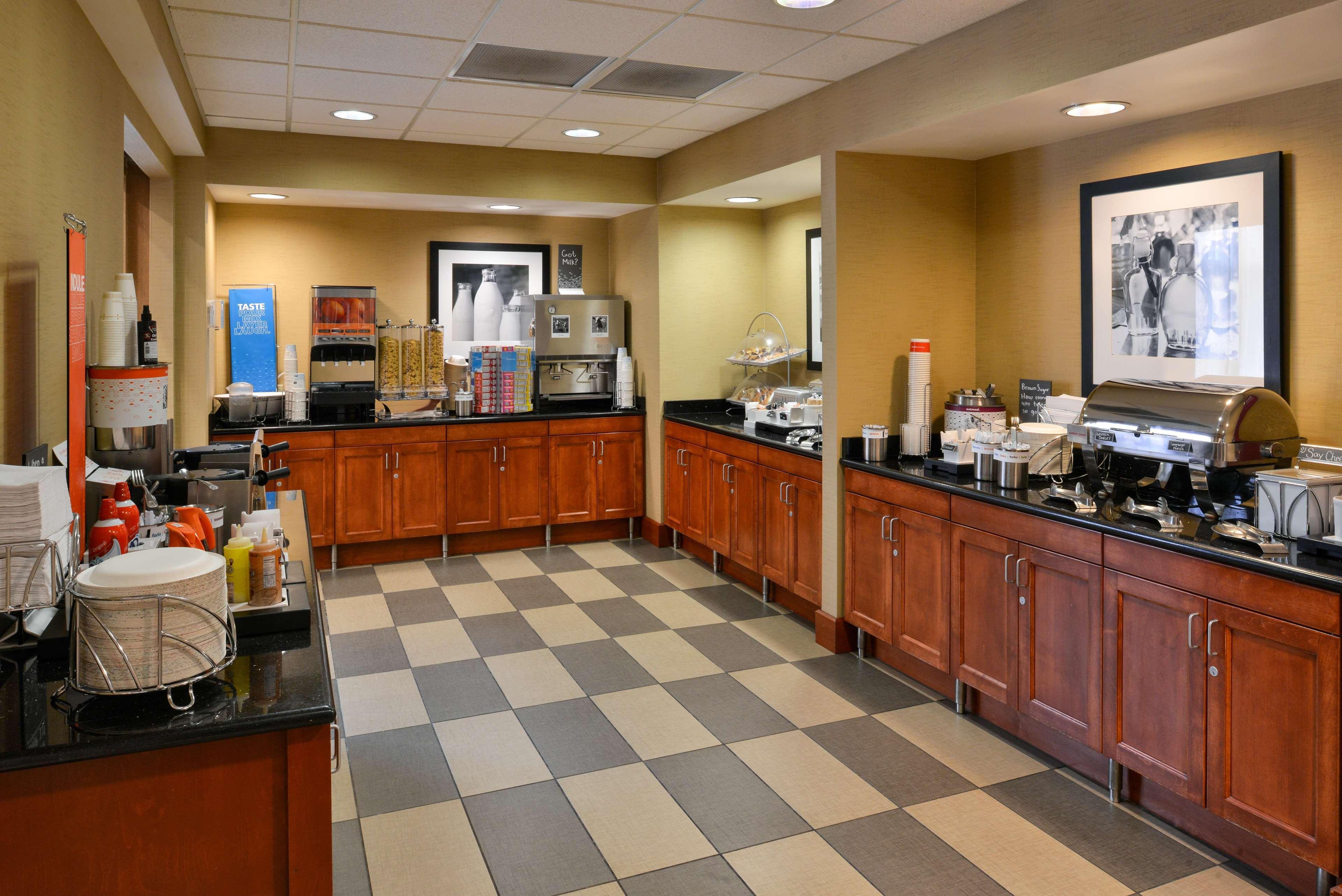 Hotel Hampton & Tacoma-mall 3*