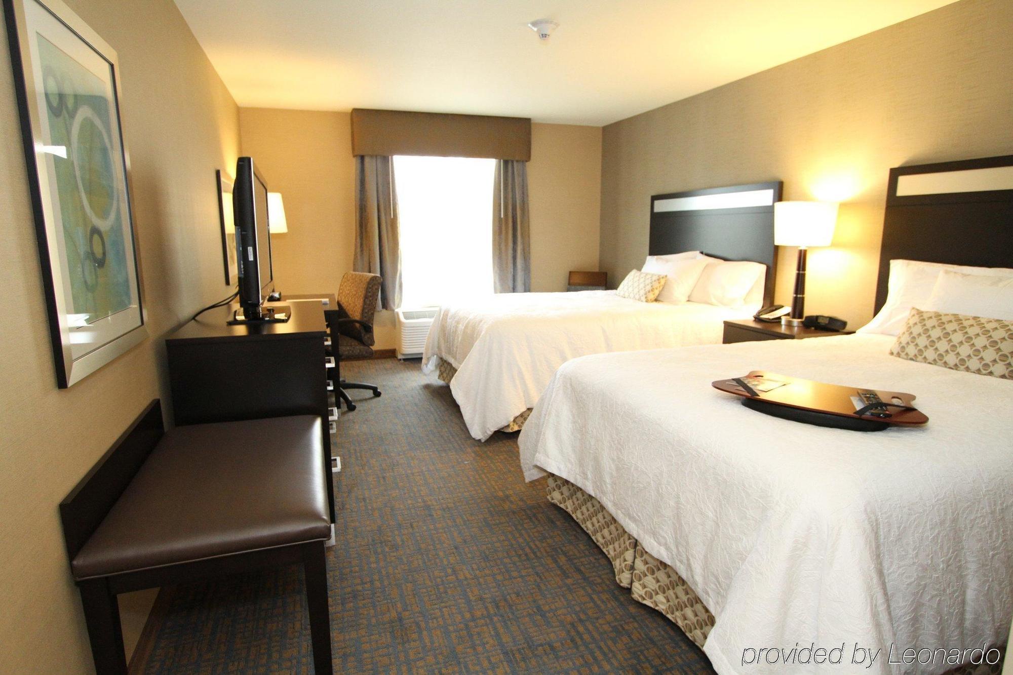 Hampton & Hotel